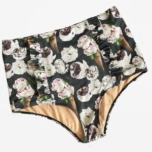 XL Kortni Jeane Ruffle Down Front Ice Cream Floral
